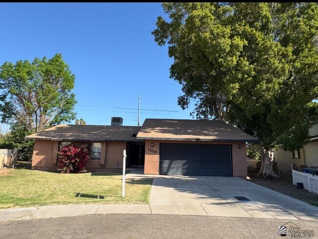 property at 1209 S 40th Dr