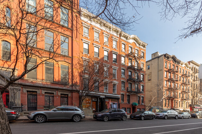 44 E 1st St in New York, NY - Foto de edificio - Building Photo