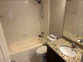 10200 Gandy Blvd N, Unit 1323 in St. Petersburg, FL - Foto de edificio - Building Photo