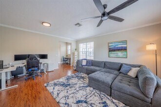 2425 Lexington Oak Dr in Brandon, FL - Building Photo - Building Photo