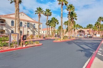 700 Carnegie St in Henderson, NV - Building Photo - Building Photo