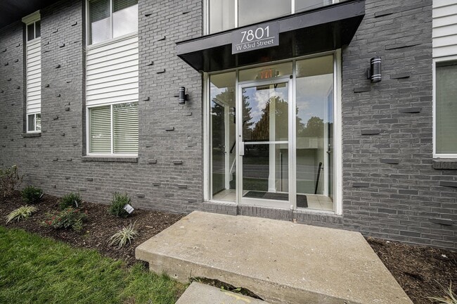 8316 Robinson St in Overland Park, KS - Building Photo - Building Photo