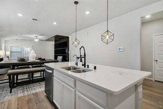 205 Cresta Cv Ct in Montgomery, TX - Building Photo - Building Photo