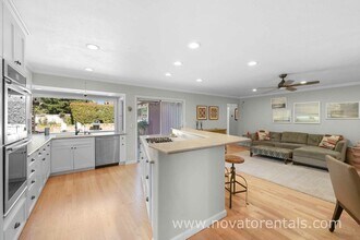 17 Mosswood Ct in Novato, CA - Building Photo - Building Photo