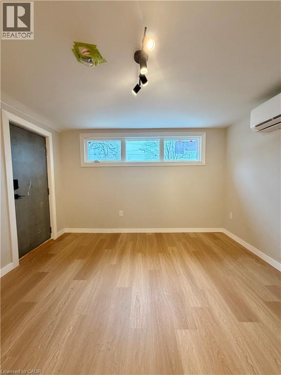 5 Fisher Crescent in Hamilton, ON - Building Photo - Building Photo