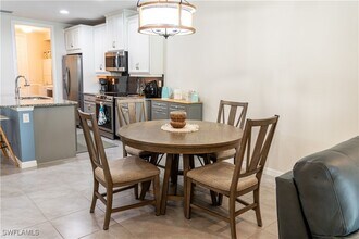 14888 Edgewater Cir in Naples, FL - Foto de edificio - Building Photo