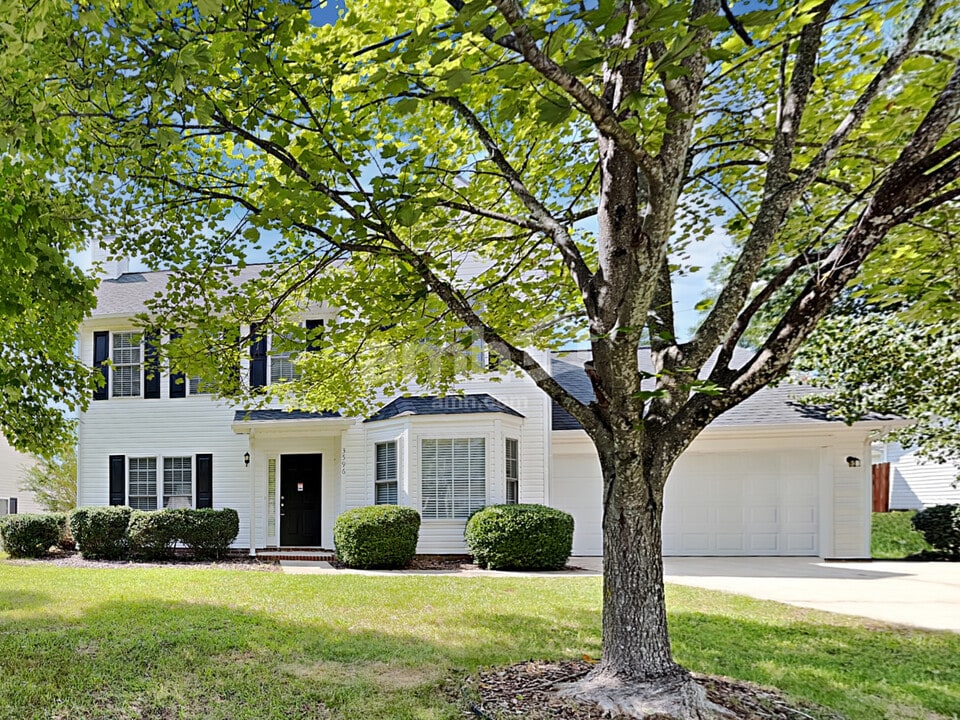 3596 Bent Trace Dr in High Point, NC - Foto de edificio