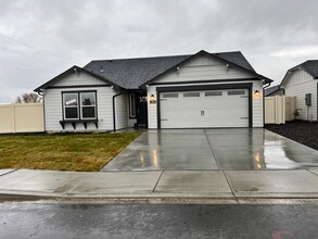 2301 S 58th Ave in Yakima, WA - Building Photo - Building Photo