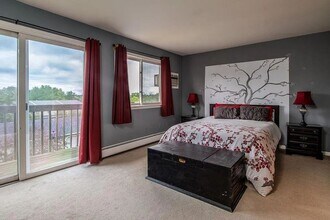 N6 Stonehedge Dr in South Burlington, VT - Building Photo - Building Photo
