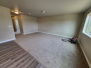 2509 Sand Dollar Rd W in Bremerton, WA - Building Photo - Building Photo