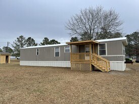 115 Duck Pond Ln in Richlands, NC - Building Photo