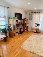 407 Copper Square Dr in Bethel, CT - Building Photo - Building Photo