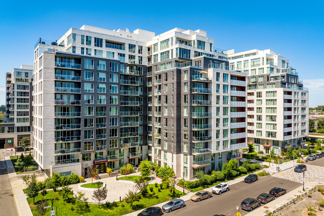 Westbury Green in Montréal, QC - Building Photo