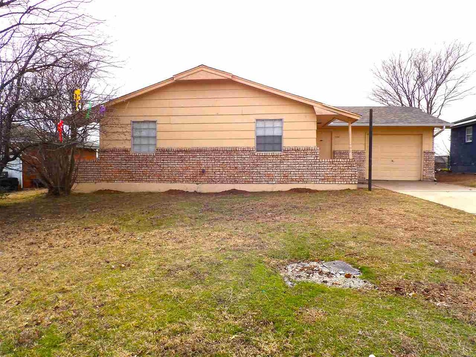 324 NW 65th St in Lawton, OK - Building Photo