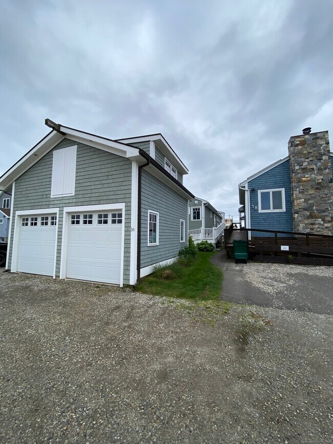 16 Shoreline Dr in Stratford, CT - Building Photo - Building Photo