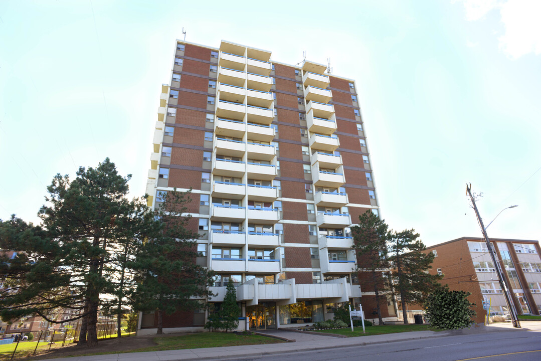 Tower Two in Hamilton, ON - Building Photo