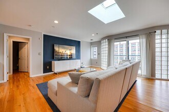 321 Adams St in Hoboken, NJ - Building Photo - Building Photo