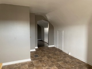 556 16th St, Unit 3 in Niagara Falls, NY - Foto de edificio - Building Photo