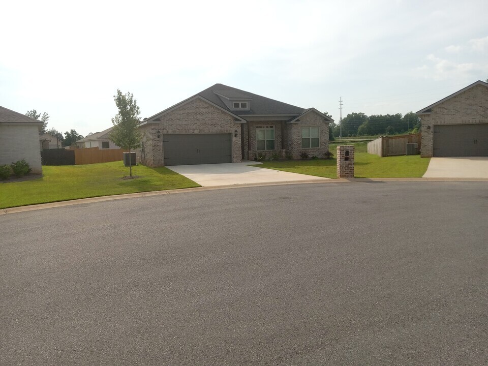 215 Susannes Retreat in Perry, GA - Building Photo