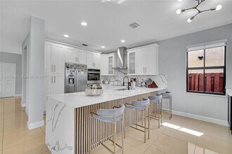10072 NW 87th Terrace in Doral, FL - Building Photo - Building Photo
