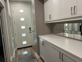 212 Paramount in Irvine, CA - Building Photo