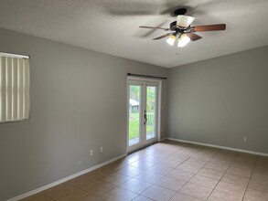 2244 Sunnyview Dr in Oviedo, FL - Building Photo - Building Photo