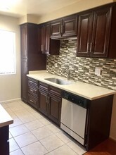 725 E Providencia Ave, Unit 207 in Burbank, CA - Building Photo - Building Photo