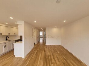 28-05 21st Ave in Queens, NY - Building Photo - Building Photo