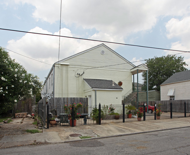 418 Pelican Ave in New Orleans, LA - Building Photo - Building Photo