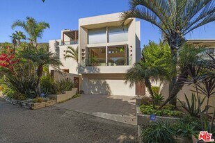 31851 Seafield Dr in Malibu, CA - Building Photo