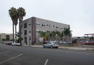 Jade Apartments in San Diego, CA - Building Photo - Building Photo