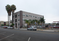 Jade Apartments in San Diego, CA - Foto de edificio - Building Photo