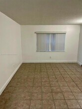 8501 NW 8th St in Miami, FL - Building Photo - Building Photo