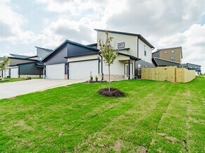 1803 SW Casuarina Dr in Bentonville, AR - Foto de edificio - Building Photo