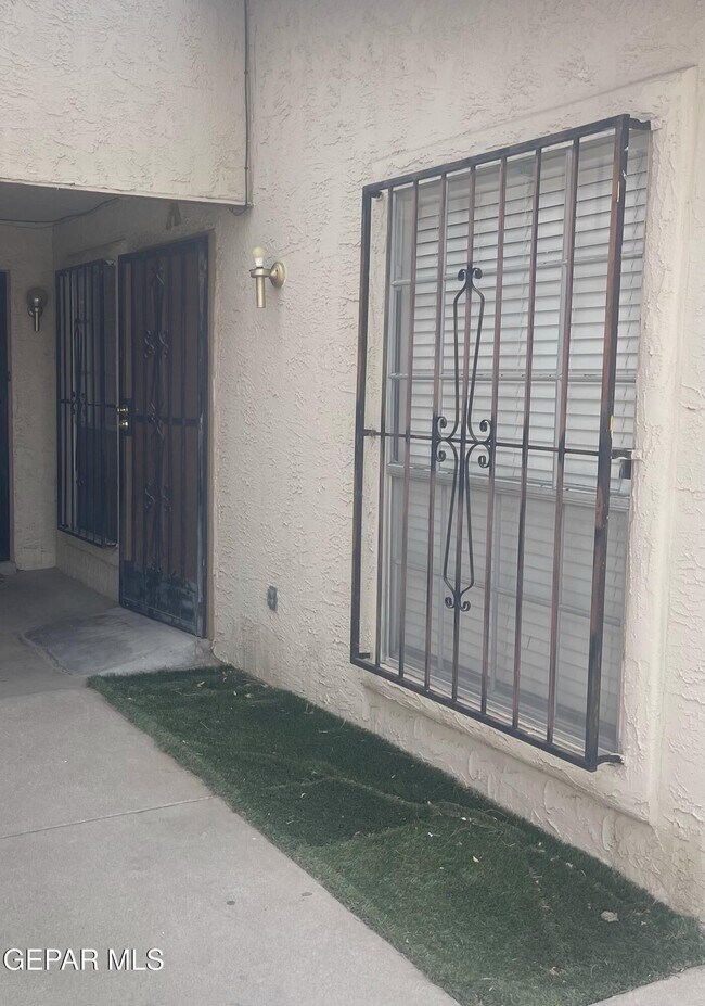 10720 Forest Ridge Ln in El Paso, TX - Building Photo - Building Photo