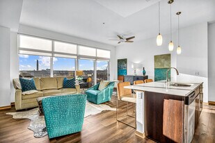 106 W Seeboth St in Milwaukee, WI - Building Photo