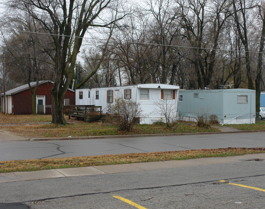 Radio City Mobile Home Park in Des Moines, IA - Building Photo