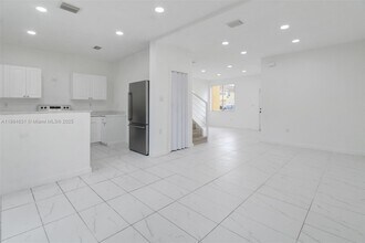 1543 SE 24th Ct in Homestead, FL - Building Photo - Building Photo