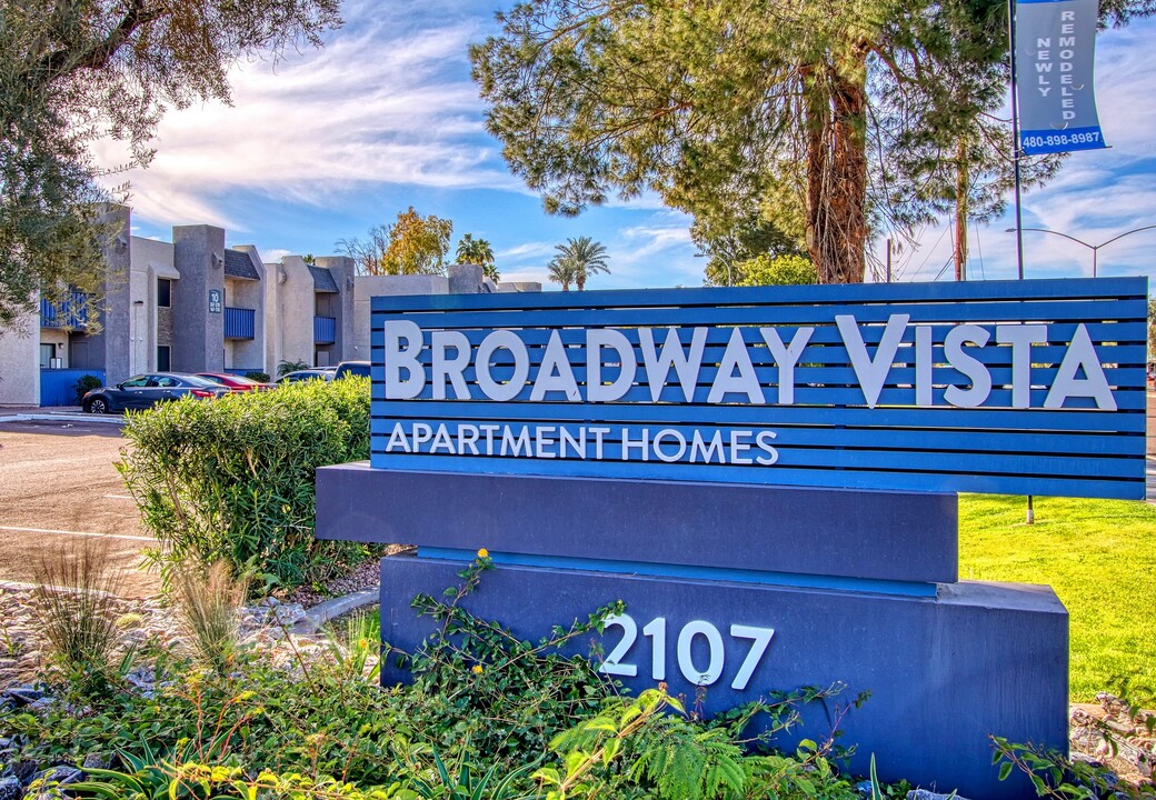 Broadway Vista in Mesa, AZ - Building Photo