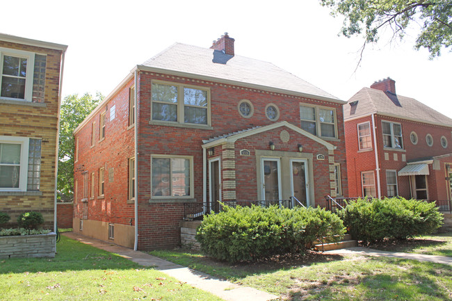 6326 Sutherland Ave in St. Louis, MO - Foto de edificio - Building Photo