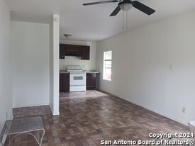 23717 Wood Pk Dr in San Antonio, TX - Building Photo