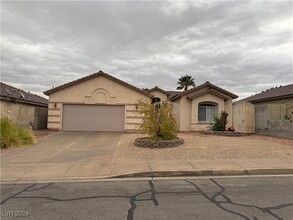 261 Albany Way in Henderson, NV - Building Photo - Building Photo