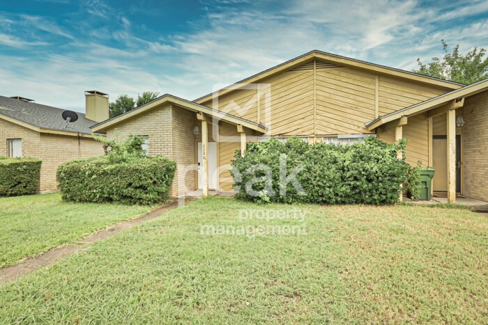 2700 St George Pl in Arlington, TX - Building Photo