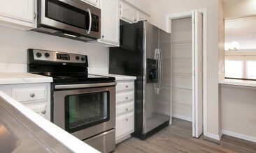 14096 Winding Ridge Ln in Centreville, VA - Building Photo - Building Photo