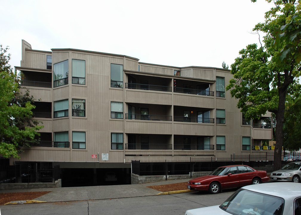 1390 Alder St in Eugene, OR - Building Photo