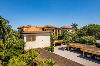 Interlachen in Naples, FL - Foto de edificio - Building Photo