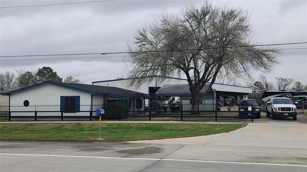 21006 FM 2100 in Crosby, TX - Building Photo