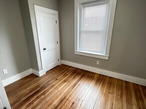 1713 Commonwealth Avenue, Unit 7 in Boston, MA - Foto de edificio - Building Photo