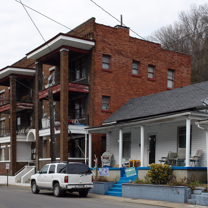 571 Stratton St in Logan, WV - Building Photo