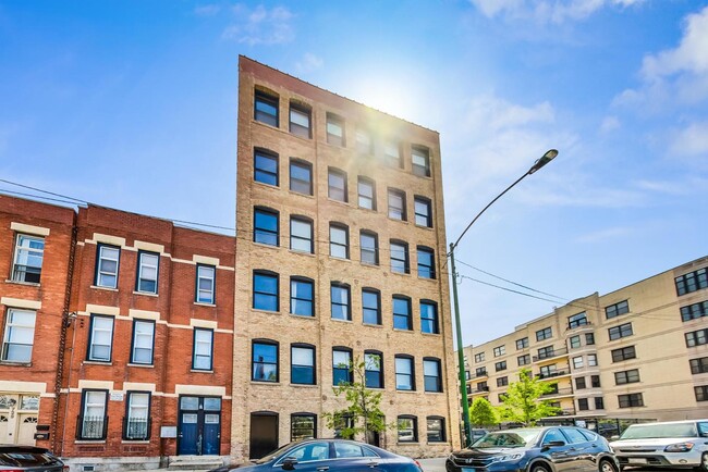 525 N Halsted St in Chicago, IL - Building Photo - Building Photo